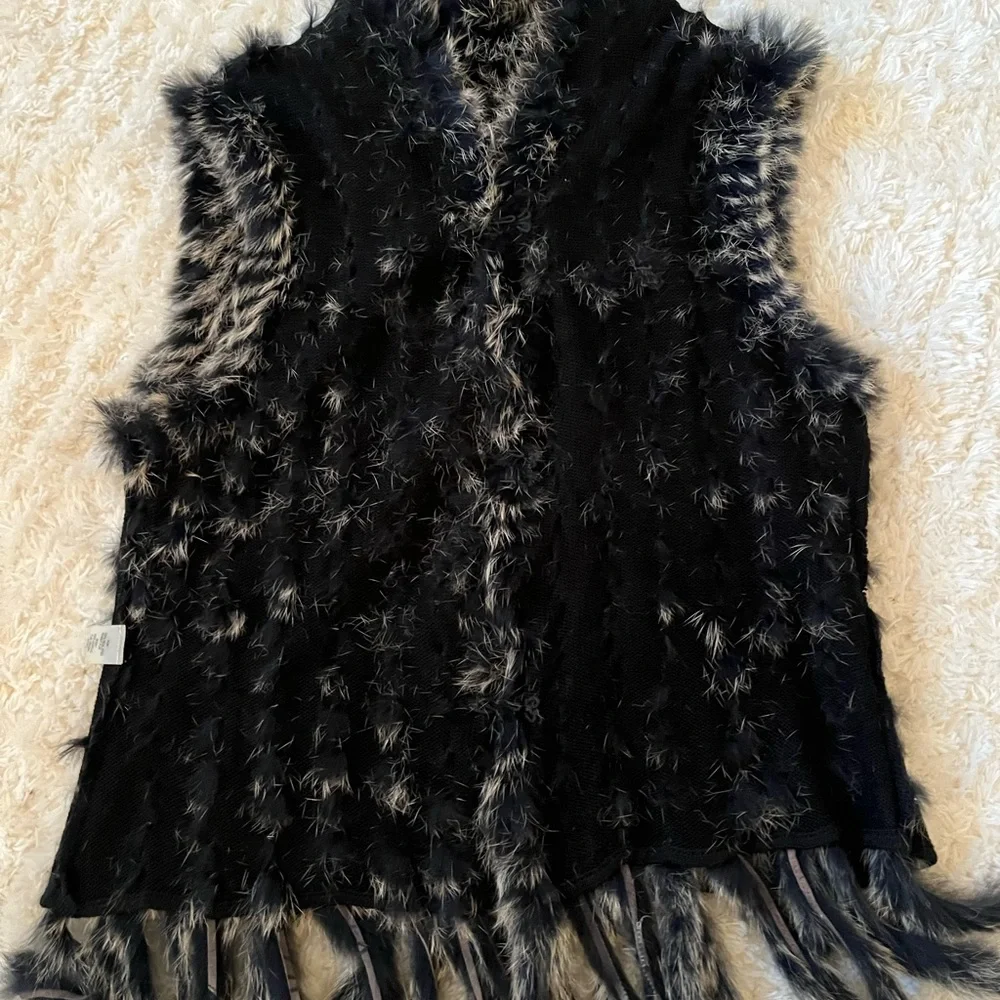 💯 Rabbit Fur Vest in Black and White, Front Hook Clasp - Picture 6 of 7